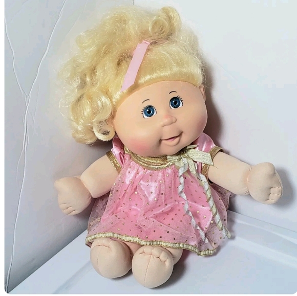 2015 Cabbage Patch Doll - Picture 1 of 6